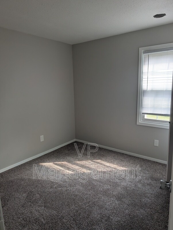 Building Photo - 2218 Emerald Dr