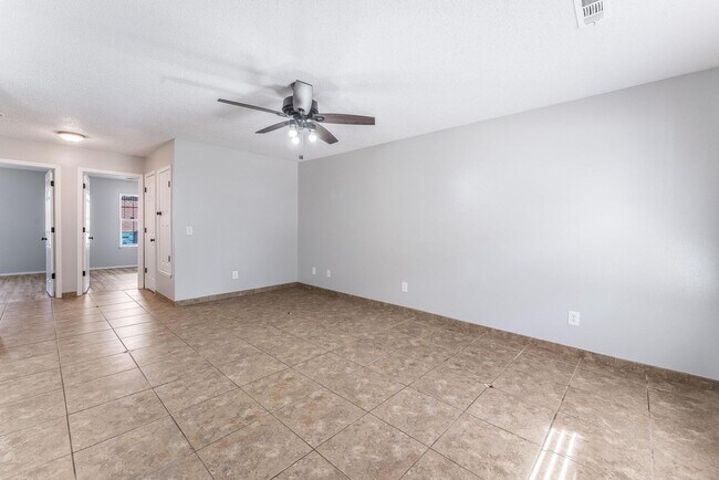 Building Photo - 3300 SW Landau Ct