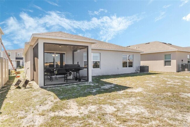 Building Photo - 495 Overpool Ave