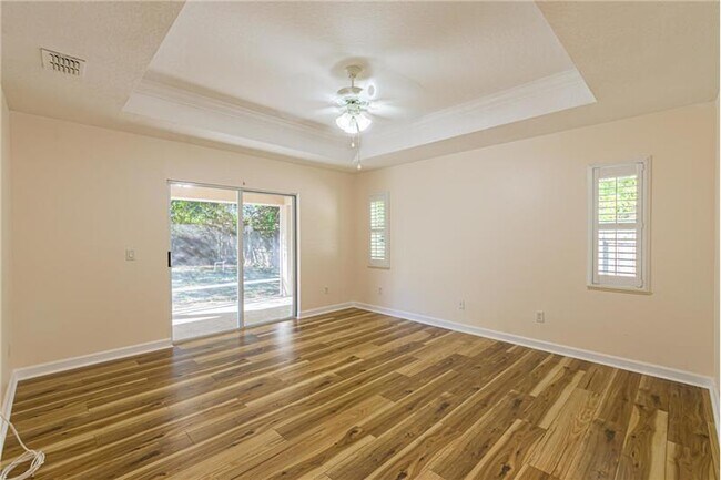 Building Photo - 920 SW Capri St