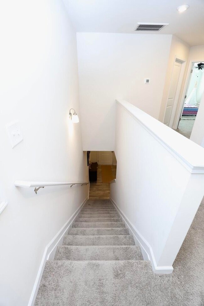 Building Photo - 1049 Crescent Moon Lp