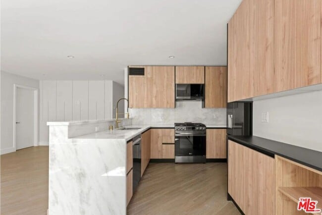 Building Photo - 1450 S Crescent Heights Blvd