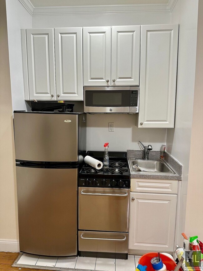 Building Photo - WEST 13 STREET