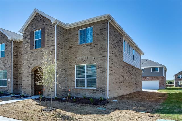Building Photo - 2816 Bellflower Dr
