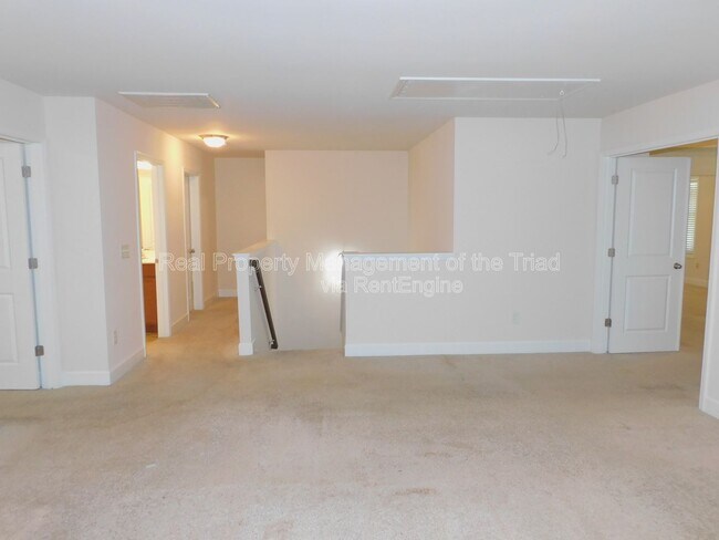 Building Photo - 1427 Sawyer Ave