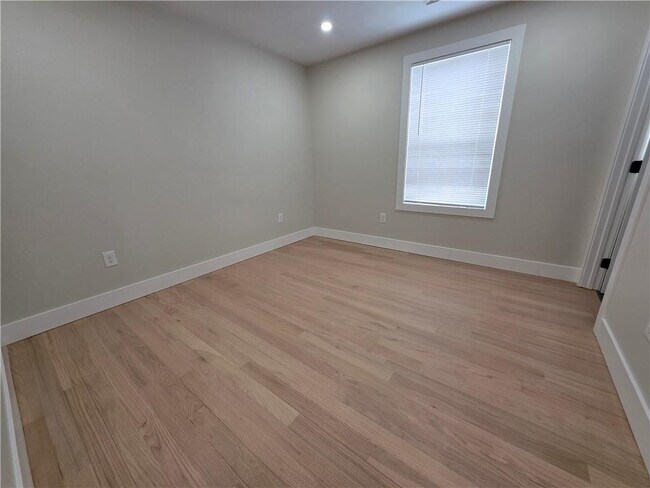 Building Photo - 29 Dunford St