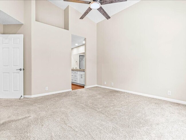 Building Photo - Pets Welcome!  2 bedroom, 2 bathroom single story townhouse