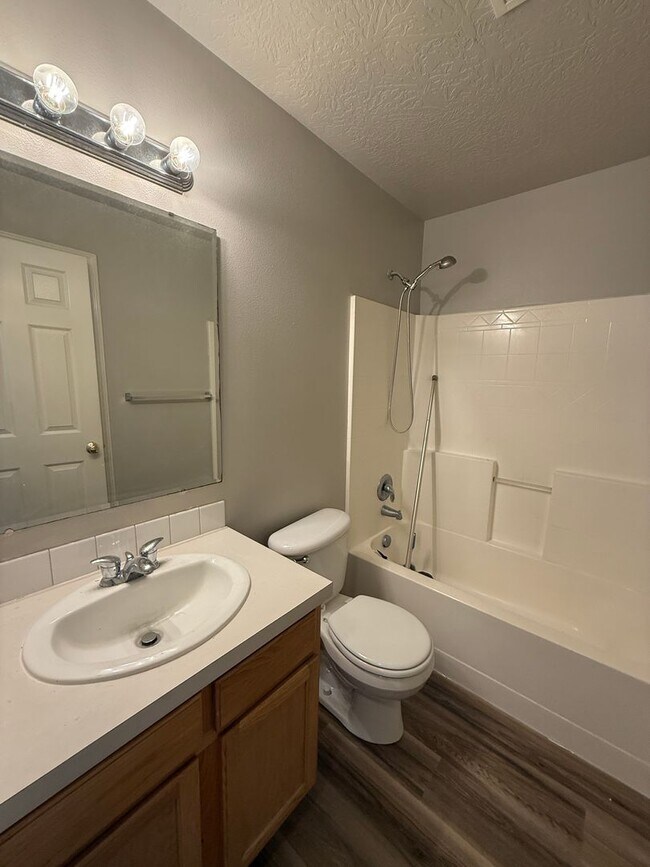 Building Photo - Brand New Floors! 3 Bed, 2.5 Bath Single Family Home