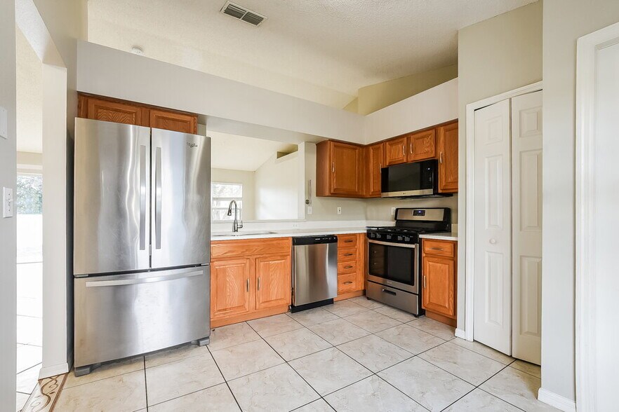 Building Photo - 12041 Goldenstar Ln