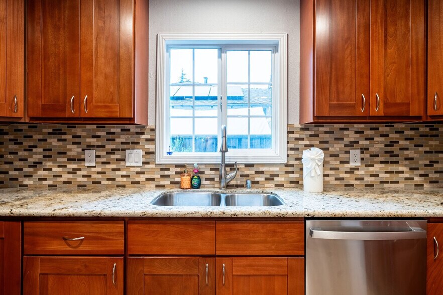 Building Photo - 1004 Airport Blvd