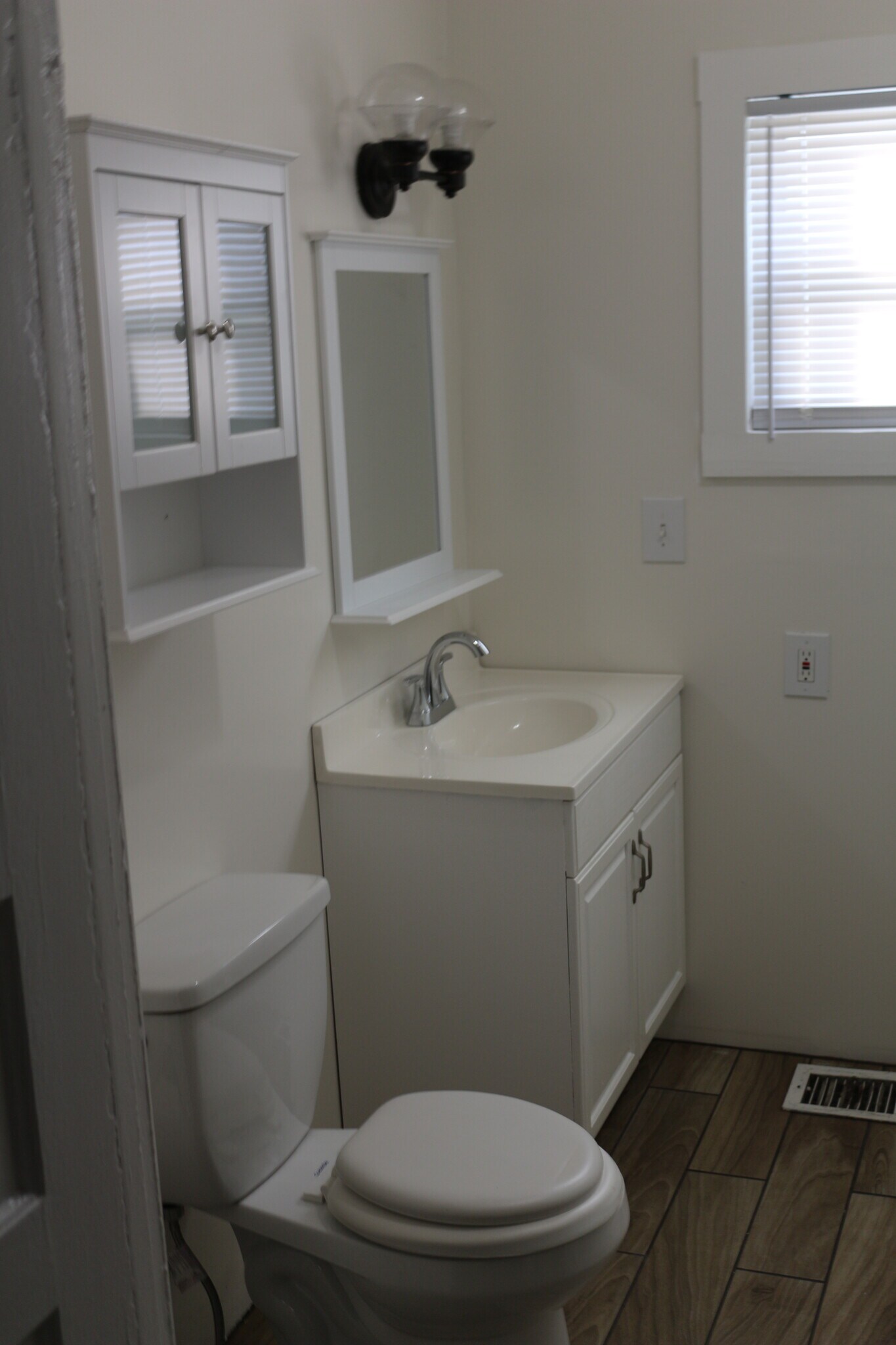 Building Photo - 240 E 23rd St