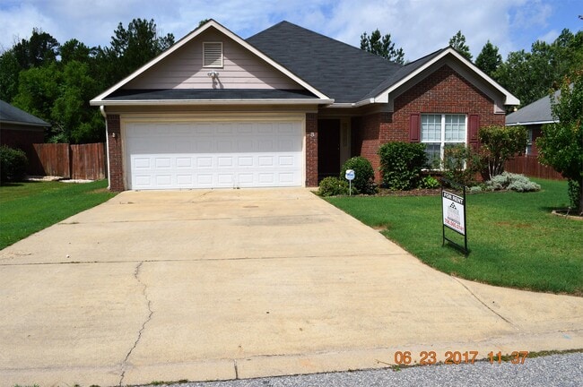 Primary Photo - 8 Lincolnshire Ln