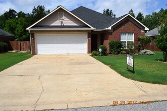Building Photo - 8 Lincolnshire Ln