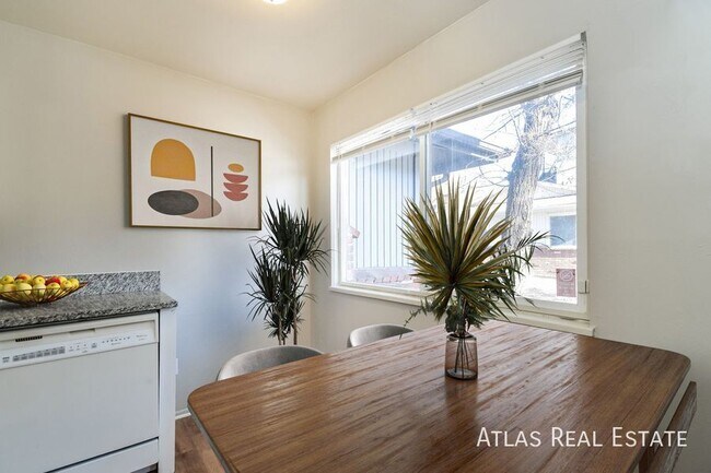 Building Photo - 303 University Dr