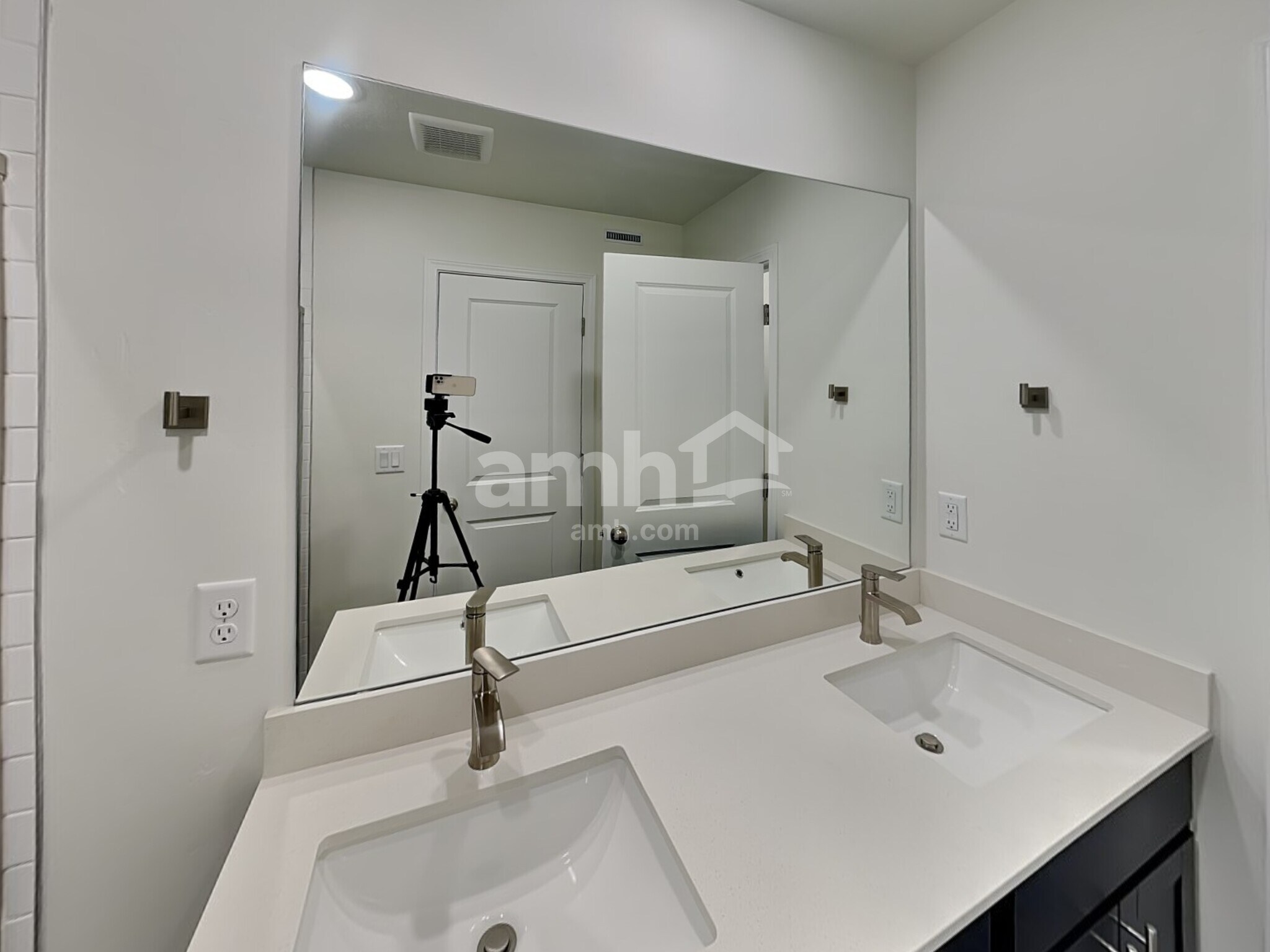 Building Photo - 11091 S Blue Bayou Dr