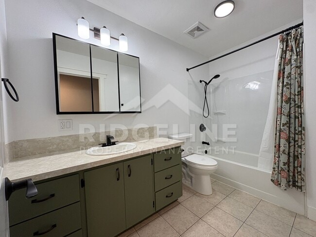 Building Photo - 948 N 900 E