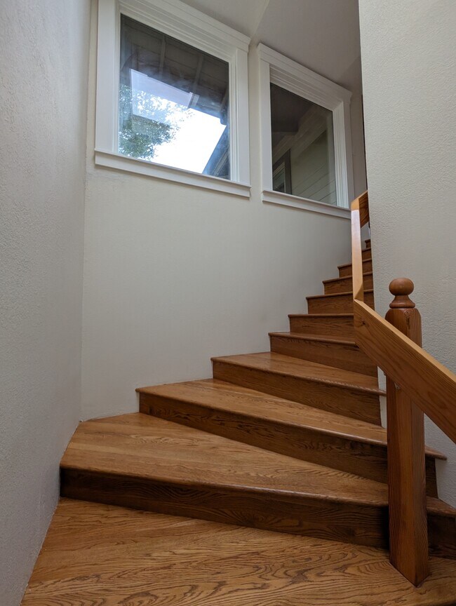 Building Photo - 6688 Estates Dr