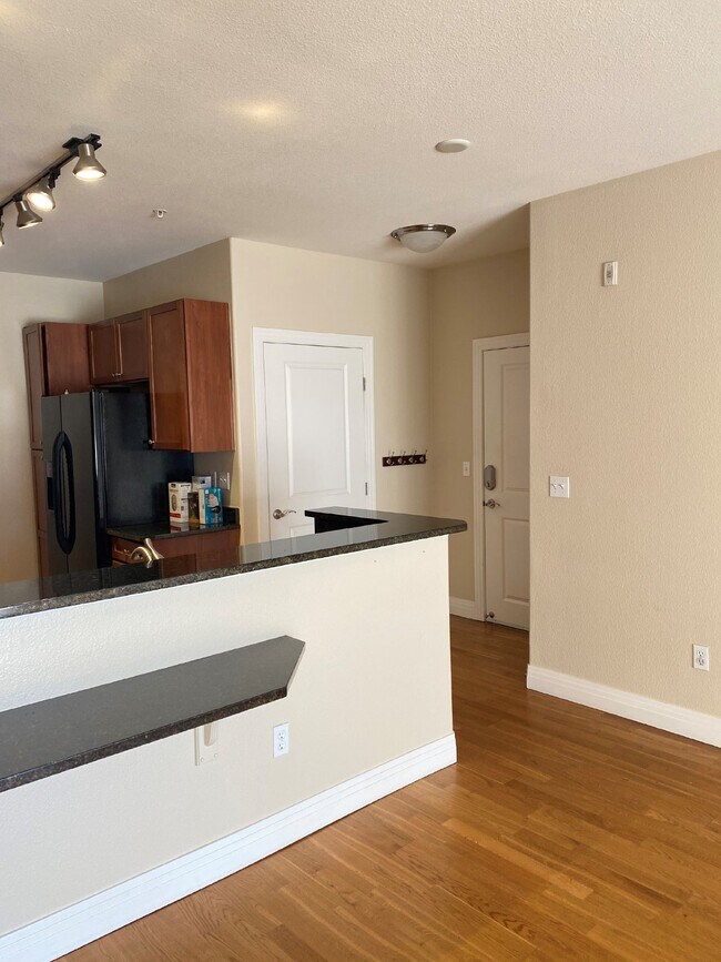 Building Photo - Spacious 2-Bed/2-Bath Cry Creek Crossing C...