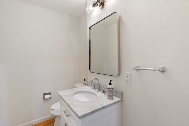 Building Photo - A Beautiful Picture Perfect Home with 4 Be...