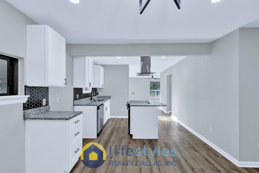 Building Photo - 520 Harlem Ave