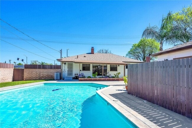 Building Photo - 6139 Tampa Ave