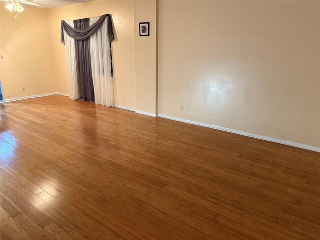 Building Photo - 3575 Brokenwoods Dr