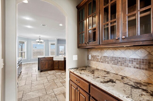 Building Photo - 2702 Waterford Ct