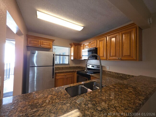 Building Photo - 1542 Lake Crystal Dr