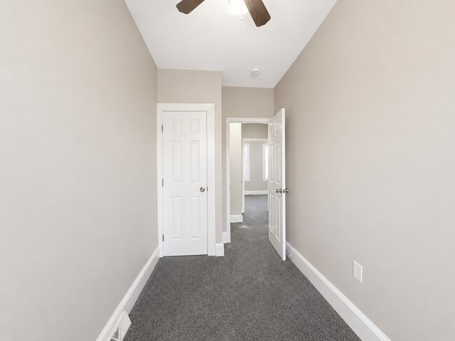Building Photo - 3 Bedroom Home with Basement, Laundry Area & Bright Living Space