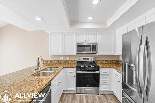 Building Photo - 2 Bedroom, 2 Bathroom Updated Townhome in ...