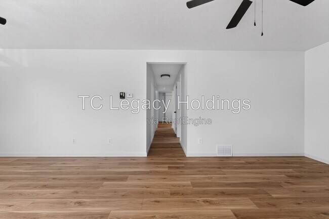 Building Photo - 729 Ridgeway Ave