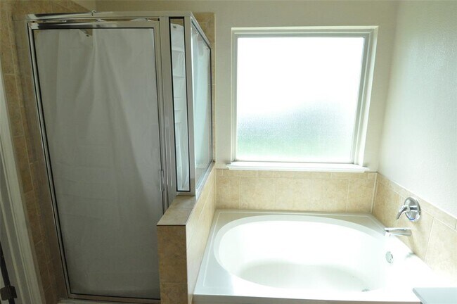 Building Photo - 404 Fistral Dr