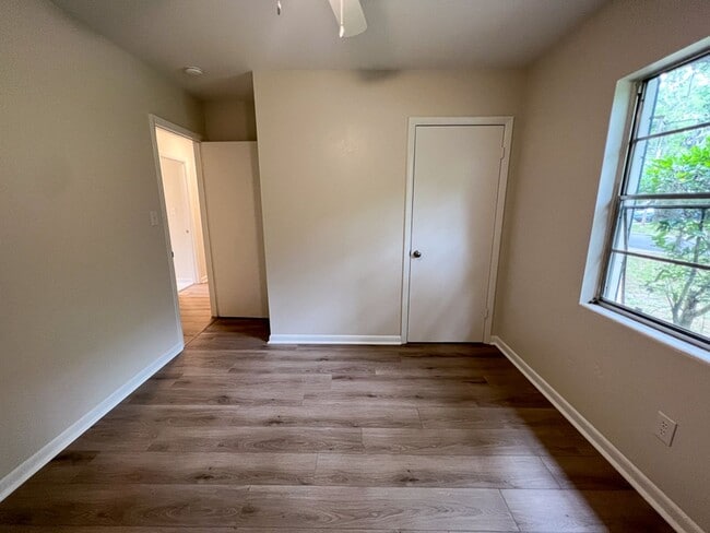 Building Photo - 3BR/1BA Pet Friendly House in NW Gainesvil...