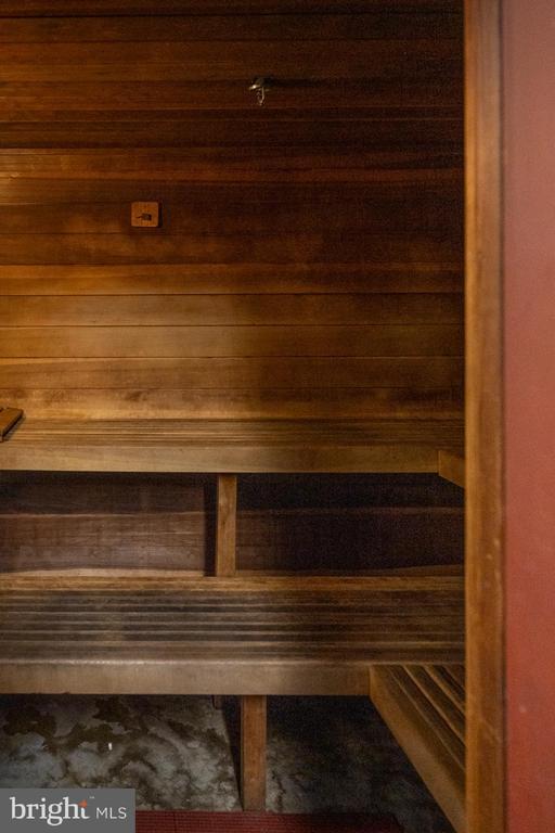 Building Photo - 1211 S Eads St