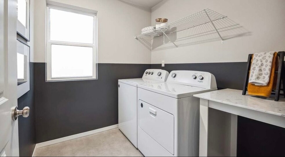 Building Photo - 219 17th Dr