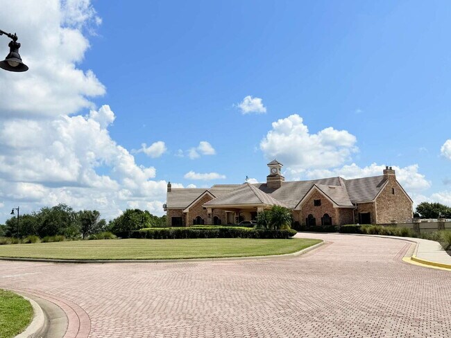 Building Photo - Beautiful 3-Bedroom Home in Lake Nona – $2...