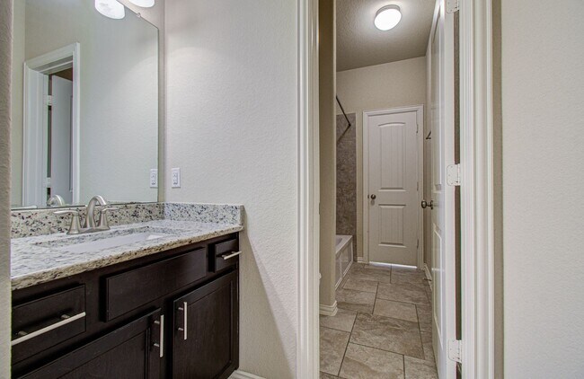 Building Photo - Spacious 4 Bed, 2 Bath Home Zoned to Tomball ISD