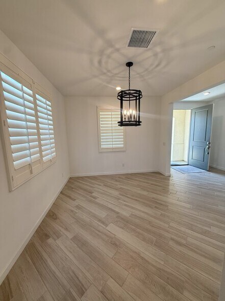 Building Photo - 39613 Taffala Dr