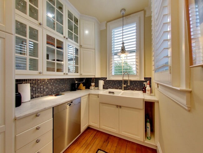 Building Photo - Luxury 5 Bed, 3.5 Bath Home in the Mission! Check out Virtual Tour!