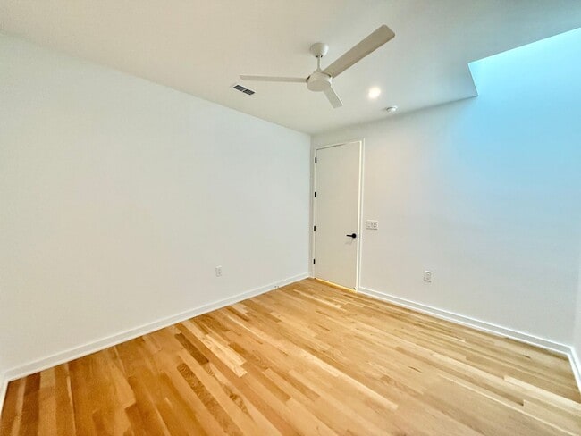 Building Photo - **OFFERING REFUNDABLE APPLICATION FEES** Beautiful 3BD, 3.5BA Downtown Raleigh Townhome with an A...