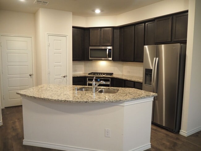 Building Photo - 2407 Klamath Dr