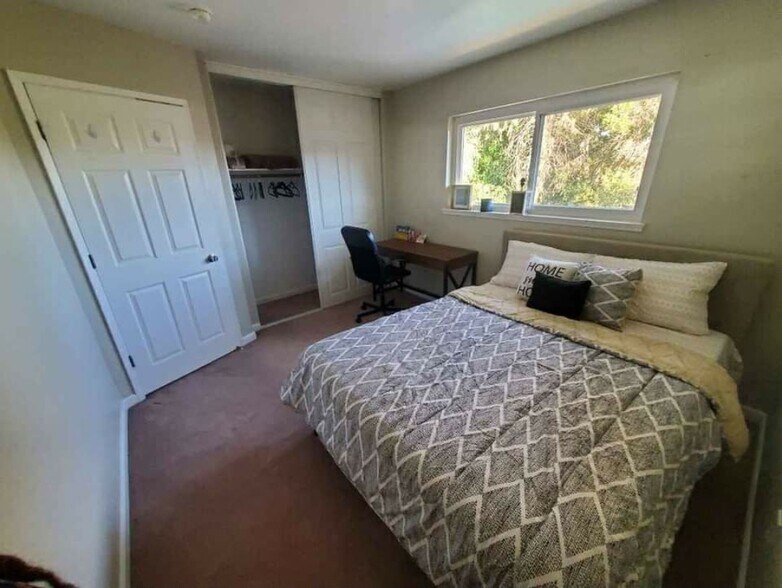 Building Photo - 9056 La Riviera Dr