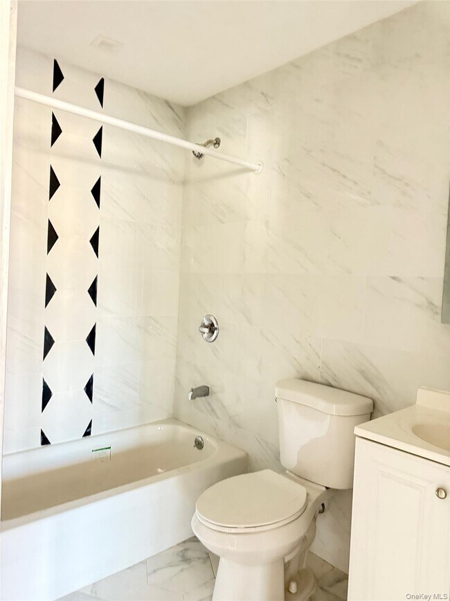 Building Photo - 139-22 Lakewood Ave