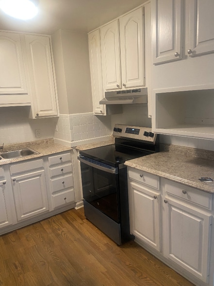 Building Photo - 2455 Rosen Ave