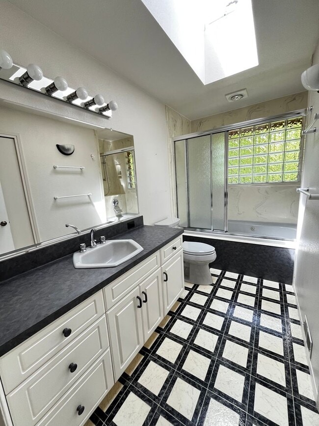 Building Photo - Gorgeous 3 BD 2.25 BA Home on 2 Acres!
