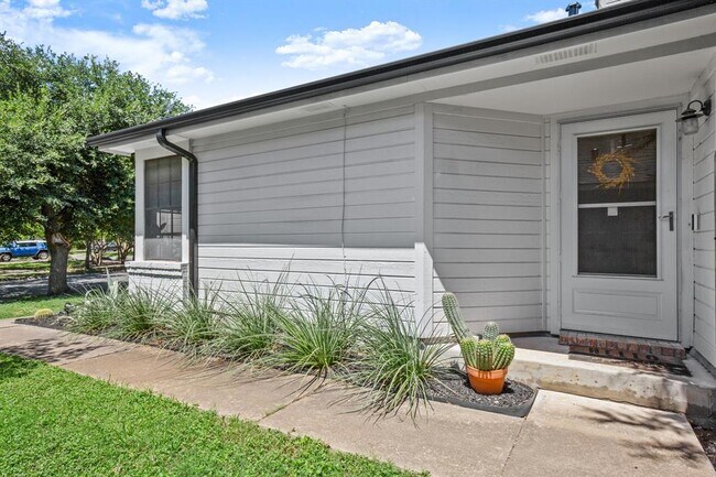Building Photo - 3010 Siskin Dr