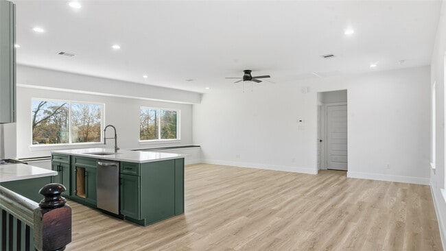 Building Photo - 1313 Knight St