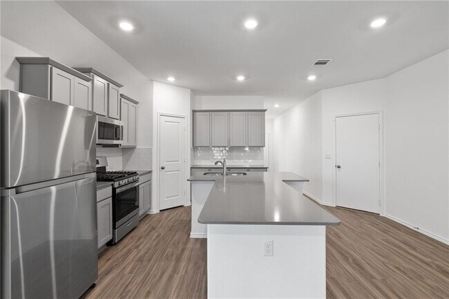Building Photo - 245 Salt Springs Rd