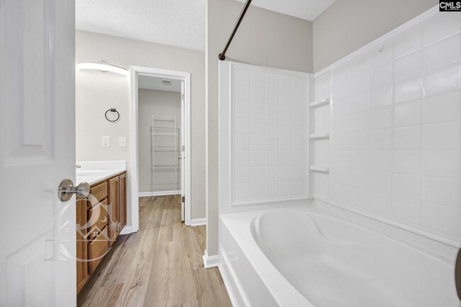 Building Photo - 815 Chablis Dr