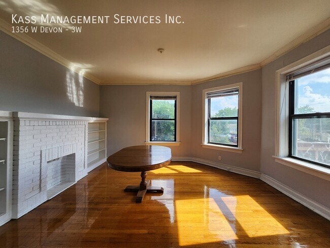 Building Photo - 1356 W Devon Ave